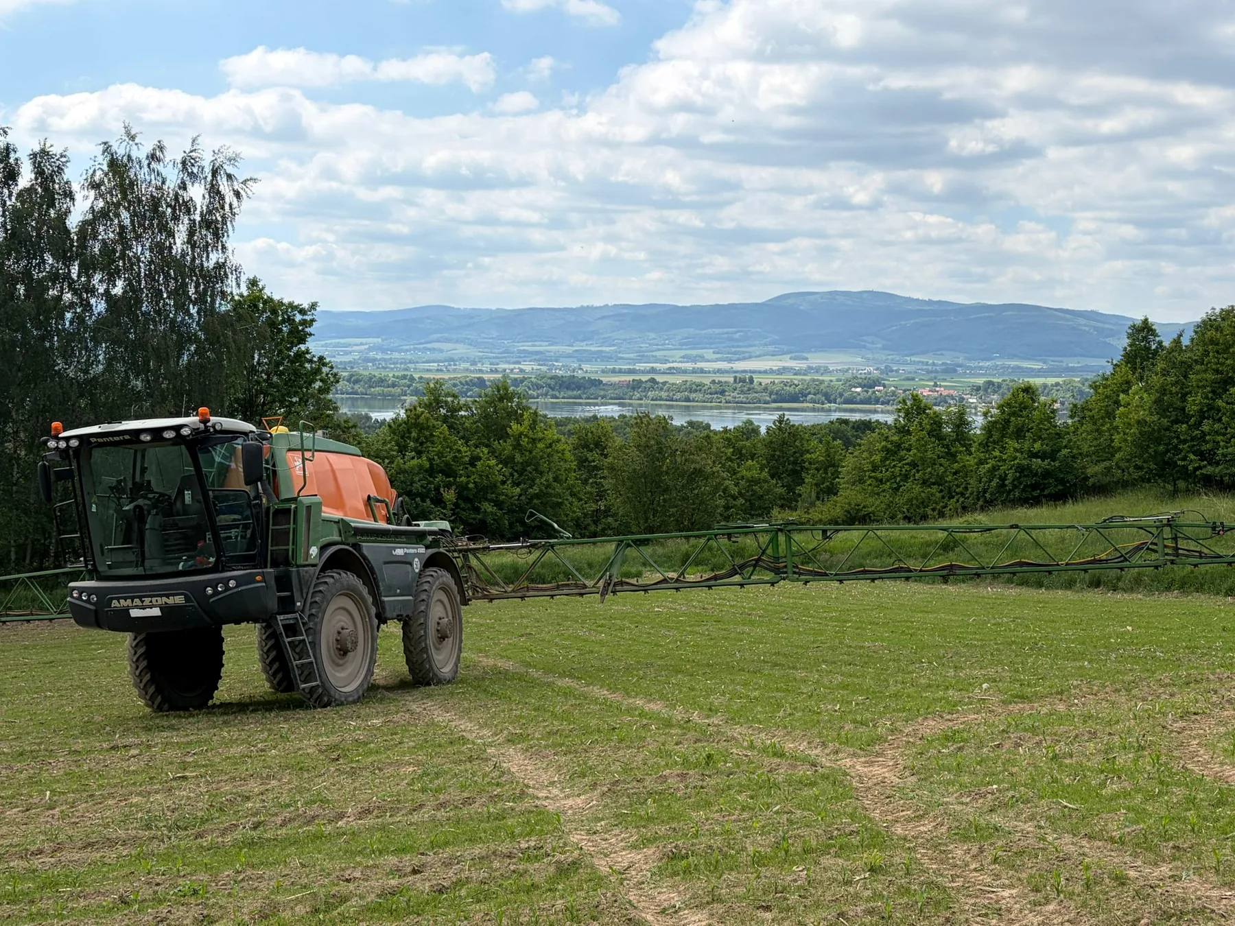 Amazone Pantera podczas zabiegu polowego